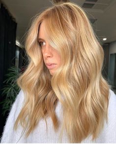 Gold Blonde Hair, Warm Blonde Hair, Summer Blonde Hair, Strawberry Blonde Hair Color, Golden Blonde Hair, Gold Blonde, Honey Blonde Hair, Haircut Styles, Strawberry Blonde Hair