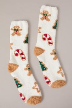 Fuzzy Christmas Socks, Fuzzy Socks Christmas, Burr Basket, Christmas Gift Inspiration, Socks Aesthetic, Christmas Boots, Preppy Christmas, Fluffy Socks, Print Socks