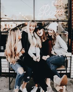 Denim Pullover, Pose Fotografi, Best Friend Photoshoot, Bff Photoshoot, Cute Friend Pictures, Foto Art