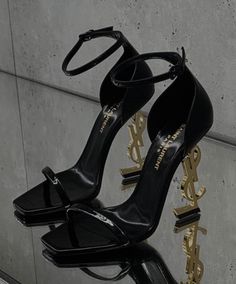 i need these #heels #ysl #saint laurent #black Fan Outfits, Ysl Aesthetic, Stile Hijab, Heels Aesthetic, Ysl Heels