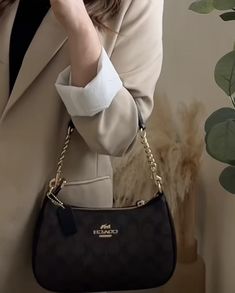 Elegant Coach Shoulder Bag For Everyday, Elegant Coach Crossbody Baguette Bag, Coach Shoulder Bag Aesthetic, Coach Teri Shoulder Bag Outfit, Coach Aestethic Bags, Timeless Coach Shoulder Bag, Charles And Keith Bags Handbags, Coach Bag Aesthetic