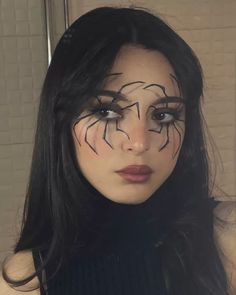 Spider Make Up For Halloween, Simple Black Halloween Makeup, Spider Makeup Looks Halloween, Halloween Spider Outfit, Scary Spider Makeup, Spider On Eye Makeup, Halloween Quick Makeup, Simple Halloween Makeup Spider, Hollowed Makeup Ideas