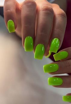 Big Toe French Tip Only Rest White, Lime Gel Nails, Bright Green Nails Ideas, Lime Color Nails, Bright Nail Inspiration, Lime Green Nails Design Summer, Hot Green Nails, Florescent Nail Ideas, Lime Green Short Nails