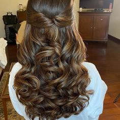 Open Hair Styling, Mehendi Hairstyles, Hair Wedding Guest, Hairstyles For Brides, Classic Bun, Open Hair, Open Hairstyles, Blowout Hair, Hairdos For Curly Hair