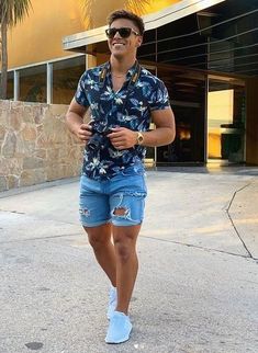 Gay Men Fashion, Mens Beach Style, Mens Dress Outfits, Mens Shorts Outfits, Men Fashion Casual Shirts, Trendy Mens Fashion, Stylish Men Casual