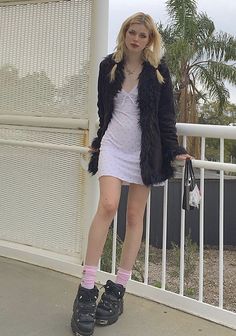 Chunky Sneakers Outfit, Slip Dress Outfit, Skater Girl Outfits, Dress Outfit, Looks Vintage, Grunge Outfits, Aesthetic Outfits