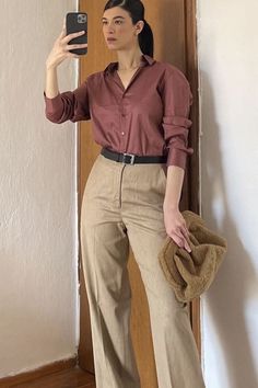 photo of person wearing earth tones Earth Tone Ootd, Earth Colors Outfit, Outfit Earth Tones, Earth Tones Outfit, Earth Tone Fashion, Earth Tone Clothes, Plum Slate, Earth Tones Fashion, Earth Tone Outfits