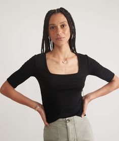 Chic Stretch Square Neck Top, Chic Square Neck Stretch Top, Chic Stretch Tops With Straight Neckline, Elegant Ribbed Square Neck Top, Elegant Square Neck Ribbed Top, Square Neck Ribbed Stretch Tops, Ribbed Square Neck Fitted Top, Chic Everyday Top With Square Neck, Fitted Seamless Tops With Straight Neckline