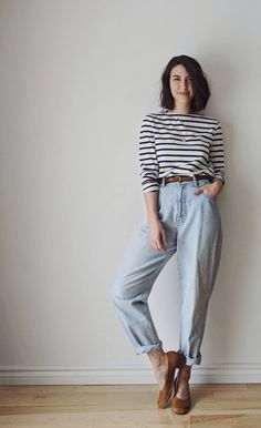 Outfit Over 40 Women, Cool Mom Outfits Summer, Fashion Mom Outfits, Mom Jeans Outfit Casual, Styling Mom Jeans, Look Mom Jeans, Outfits Mom Jeans, Mom Jeans Look, Fii Puternic