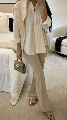 Khaleeji Abaya, Date Night Outfit Classy, Old Money Fashion, Mini Kelly, Money Fashion, Elegant Outfit Classy, British Weather, Chic Summer Outfits, Chique Outfits