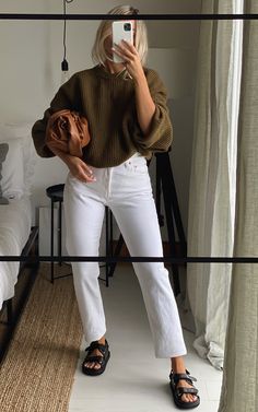 Georgina Lennon Style, Cool Girl Work Outfits, Casual Style Aesthetic, Georgina Lennon, Minimal Chic Style Outfits, Chic Spring Outfits, Mode Shoes, Look Adidas, Looks Pinterest