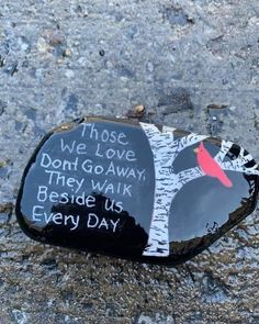 Painted Memorial Rocks Ideas, Kindness Painted Rocks, In Memory Rock Painting, Memorial Stones Diy, Tattoo Plant, Rock Quotes