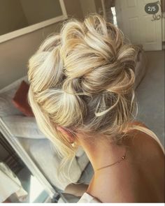 Hair Up Ideas, Grad Hair, Bridesmaid Hair Inspo, Prom Hair Styles, Hair Up Do, Blonde Updo, Curled Updo, Ball Hair, Hairdo Wedding