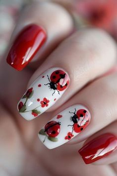 Spring Nails Blue, Nail Art Mariage, Ladybug Nails, Nails Dip, Chic Nail Art, Festive Nail Art, Trendy Nail Art Designs, Daisy Nails, Nail Polish Trends