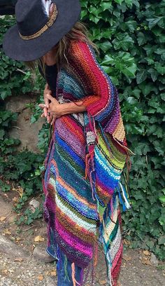 LONG Handknit Womens Bohemian Festival Hippie Beach by poshbygosh Hantverk Diy, Hippy Style, Boho Poncho, Winter Typ, Bohol