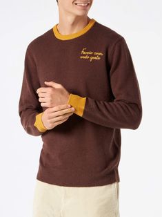 Man brown sweaterFaccio cose, vedo gente embroideryOchre detailsCrewneckRibbed collar bottom and cuffsRegular fitSt. Barth logo on the sleeveComposition: 35% Wool 30% Viscose 20% Cashmere 15% PolyamideThe model is 189cm and wears size IT L Brown Sweatshirt With Embroidered Logo For Fall, Brown Fall Sweatshirt With Embroidered Logo, Brown Long Sleeve Sweatshirt With Embroidered Logo, Fall Crew Sweater With Embroidered Logo, Embroidered Crew Sweater For Winter, Embroidered Wool Sweater For Fall, Micro Print, Boho Swimwear, Burberry Hat