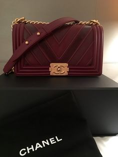 And also presenting the Chanel Spring Summer 2016 Classic And Boy Bag Collection of Act 2. Excited yet? So what can we expect? Here are the highlights… Chanel Medium Chevron Classic Flap Bag Style … Sac Michael Kors, Chanel Spring Summer, Girl Eyes, Chanel Spring, Handbag Heaven, Cheap Handbags, Beautiful Handbags, Bag Collection