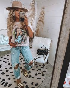 Street Style 2023, Stylist Outfit, Country Style Outfits, Western Wear Outfits, Nashville Outfits, Western Style Outfits, Hippy Chic, Western Outfits Women, Style 2023