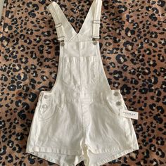 Super Cute And Ready For Summer White Overalls Size 25 New With Tags Message Me With Any Questions Cream Overalls Outfit, White Overalls Outfit, Cream Overalls, White Overalls, Jeans Pacsun, Overalls Outfit, Pacsun Jeans, Jean Overalls, Summer White