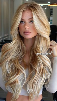 Copper Lowlights, Blonde Copper, Long Hair Highlights, Honey Blonde Hair Color, Highlights Ombre, Cool Blonde Hair, Chique Outfits, Natural Curls Hairstyles