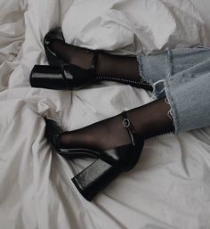 Mode Ulzzang, Dr Shoes, Ankle Strap Block Heel, Shoe Inspo, Aesthetic Shoes, 가을 패션, Pretty Shoes, Dream Shoes, Mode Vintage