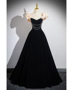 Get 10% off now! Buy simple black long formal dress with removeable ruffle straps at cheap price online. Free stable shipping and pro custom service since 2009. Fancy Simple Dresses, Elegant Black Evening Dress With Ruffles, Black Ruffled Evening Dress For Prom Season, Black Evening Dress With Sweetheart Neckline For Banquet, Black Evening Dress With Ruffles And Sweetheart Neckline, Formal Black Evening Dress With Ruffles, Black Ruffled Ball Gown Dress, Black Ruffled Ball Gown, Black Ball Gown Evening Dress With Ruffles