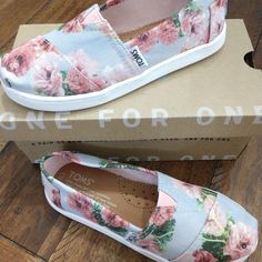 Floral Toms Shoes Color, Toms Shoes, New Shoes, Size 13, Girls Shoes, Kids Shoes, Dress Shoes, Kids Shop, Color Blue