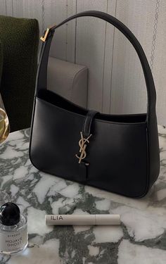 Sac Yves Saint Laurent, Ysl Handbags, Sac Louis Vuitton, Trendy Purses, My Style Bags, Timeless Bags, Luxury Bags Collection, Chique Outfits, Girly Bags