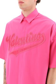 Oversized short-sleeved cotton faille shirt by Valentino, personalized with an embroidered logo patch on the front. Boxy cut with pointed collar and covered button fly. The model is 187 cm tall and wears a size 39. Size Info CM Color Detail Fuchsia Made In Italy Material 100% CO Season One spring Season Two summer Product clothing Brand Valentino Size And Fit Designer Short Sleeve Shirt For Streetwear, Designer Pink Short Sleeve Tops, Designer Logo Print Short Sleeve Shirt, Designer Short Sleeve Logo Print Shirt, Designer Short Sleeve Shirt With Logo Print, Pink Short Sleeve Shirt With Logo Print, Valentino Pink, Bowling Shirt, Bowling Shirts