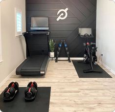 Peleton Home Gym Ideas, Gym Studio Ideas, Corner Gym Small Spaces, Small Gym Area In Home, Gym Room Inspiration, Peloton Gym Ideas, Basement Gym Area, Home Gym Design Small Space, House Gym Room Small Spaces