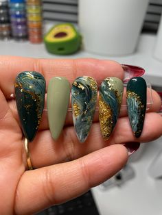 Green and gold press on nails. Marble or stone like look. Green And Gold Marble Nails, Forest Green Nails, Green And Gold Marble, Gold Press On Nails, Neutral Nail Designs, Emerald Nails, Gold Acrylic Nails, Green Nail Art, Marble Nail Designs