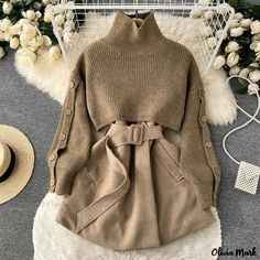 Khaki Suit, Khaki Vest, Knit Two Piece Set, Khaki Tops, Short Faux Fur Jacket, Costume Noir, Chic Winter Outfits, Short Women Fashion, Cropped Pullover