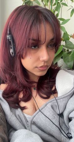 Pelo Color Borgoña, Wine Hair Color, Maroon Hair, Cherry Red Hair, Wine Red Hair, Wine Hair, Red Hair Inspo, Cherry Hair, Hair Color Streaks