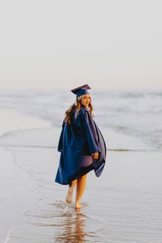 Graduation Photoshoot Ideas Beach, Beachy Graduation Pictures, Senior Picture Ideas Graduation, Ocean Senior Pictures Photo Ideas, Underwater Graduation Pictures, Aesthetic Senior Pictures Beach, College Graduation Beach Pictures