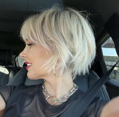 Bixie Colour Haircut 2024, Short Hair Back, Pixie Bob Haircut, Meg Ryan, Bob Haircut For Fine Hair, Short Straight Hair, Hair Pixie, Short Bob Haircuts