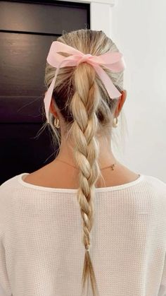 braid with bow Shorter Layered Haircuts, Hairstyles For All Hair Types, Ballet Hairstyles, Softball Hairstyles, Simple Prom Hair, Fairy Hair