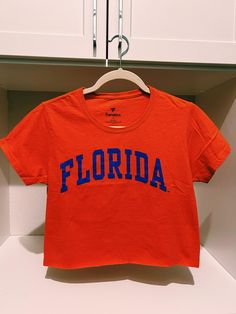 University of Florida crop top. The tag is a size medium but it best fits a women's size small and a size extra small for an oversized look. It is in great condition & is so cute on! Casual Cotton Crop Top, Casual Cotton Crop Top For College, Graphic Print Cropped Top, Cotton Crop Top For College In Summer, Cotton Crop Top For Summer College Days, Summer Cotton Crop Top For College, Cotton Crew Neck Crop Top For College, Casual Cropped Tops For College, Sporty Crop Top For College In Spring