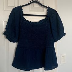 Denim Blue Puff Sleeve Top Old Navy Square Neck With Ruffles Peplum Style 100% Lyocell Ruched Bodice Pit To Pit 17” Shoulder To Hem 23.5” Size Large Blue Puff Sleeve Top, Puffy Sleeve Shirt, Peplum Styling, Peplum Styles, Ruched Bodice, Puff Sleeve Top, Navy Tops, Denim Blue, Chambray