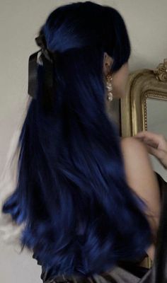 Dark Blue Hair, Hair Streaks, Hair Stylies, Dye My Hair, Hair Dye Colors, Hair Inspiration Color, Hair Inspo Color