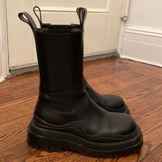 Great Condition! Black Bottega Lug Sole Boots. Comfy And Easy To Style!!! Bottega Puddle Boots Outfit, Puddle Boots Outfit, Bottega Puddle Boots, Bottega Boots, Puddle Boots, Bottega Veneta Boots, Bottega Veneta Shoes, Lug Sole Boots, Press Tour