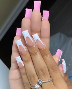 White Nails With Pink Underneath, Under Color Nails, Birthday Nails Inspo White, Cute Baddie Nails Acrylic Short, White Nails Birthday Set, Bubble French Tip Nails, White And Pink Birthday Nails, Birthday Nail Set Ideas White, White Nails French Tip With Designs