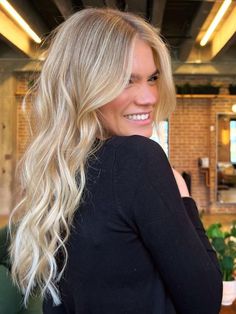 #BlondeHairGoals #BlondeTransformation #HairMakeover #BlondeBeauty #BlondeAmbition #HairInspo #BlondeBombshell #BlondeJourney #NewHairWhoDis #BlondeVibes #HairTransformation #BlondeLife #BlondeHighlights #BlondeObsessed #BlondeMagic Blonde Hair With Face Framing, Framing Layers Haircut, Hair With Face Framing Layers, Face Frame Layers, River North Chicago, Color Hair Extensions