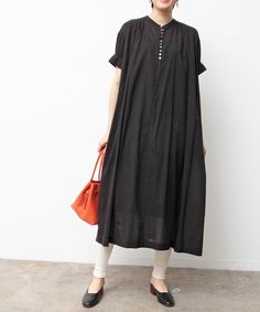 Black Hijab Outfit, Japanese Minimalist Fashion, Elegant Styling, Minimal Dress, Casual Hijab Outfit, Frocks For Girls, Travel Dress, Lazy Outfits, Closet Fashion