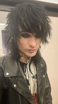 L Cosplay, Hot Emo Guy, Cute Emo Guys, Jake Weber, Emo Boyfriend, Scene Makeup, Short Scene Hair, Men's Emo Style, Emo Men