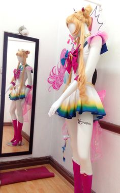 ** If you require it for Halloween, it can only arrive by express delivery, so we ask you to contact us if you did not select it. You are about to buy a beautiful Super Sailor Moon suit. This suit is made with a lot of love. We make it in high quality spandex and satin. It contains: -A spandex-lined leotard of the chest, the crotch opens and closes. The leotard has an integrated sailor's neck, skirt, sleeves and two detachable bows. Accessories: - Two medallion carefully crafted in acrylic, comp Sailor Moon Halloween, Sailor Moon Cosplay Costumes, Sailor Moon Birthday, Sailor Moon Costume, Moon Costume, Sailor Moon Pin, Moon Accessories, Moon Halloween, Sailor Scout