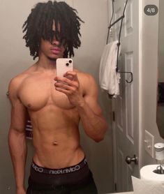 Male Head Shapes Drawing, Light Skin Men Haircuts, Body Physique Men, Lightskin Dreadheads Boy, Black Guy Face Claim, Guys With Waves, Light Skin Boys With Dreads, Darkskin Dreadheads Boy, Coily Hair Men