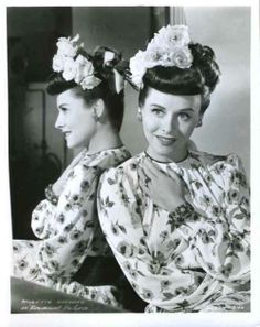 Lovely hair and floral hair piece. Paulette Goddard (June 3, 1910 – April 23, 1990) Gail Patrick, Vintage Bangs, 1940s Hair, Lupe Velez, Lovely Hairstyles, Janet Gaynor, Paulette Goddard, Hedy Lamarr