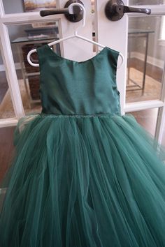 Hunter Green Flower Girl Dress - Tutu Style Dresses For Flower Girls, Green Flower Girl Dresses, Dress Emerald Green, Green Tutu, Simple Satin, Emerald Green Weddings, Luxurious Dresses, Frock Fashion, Green Tulle