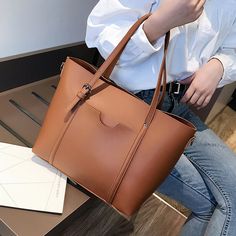 Brand Name: YILINNUOShape: Casual TotePlace Of Origin: HE BEI ProvinceHandbags Type: Shoulder BagsTypes of bags: Shoulder & HandbagsOrigin: CN(Origin)Main Material: PUClosure Type: zipperHardness: SOFTExterior: Open PocketStyle: FashionModel Number: 21/2/2020Lining Material: PolyesterOccasion: VersatileGender: WOMENPattern Type: SolidNumber of Handles/Straps: SingleInterior: Cell Phone PocketInterior: Interior Zipper PocketItem Type: Handbags Casual Handbags, Tas Bahu, Designer Leather Handbags, Fall Handbags, Casual Tote Bag, Popular Handbags, Famous Designer, Leather Handbags Women, Leather Handbags Tote