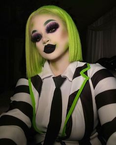 Halloween Hair Photoshoot, Bettal Jucie Makeup, Beetlejuice Makeup Black Female, Beetlejuice Make Up For Women, Beetlejuice Outfit Ideas Women, Beetlejuice Make Up Female, Beetlejuice Costume Ideas For Women, Beetlejuice Woman Costume, Bettle Juice Halloween Costume Women